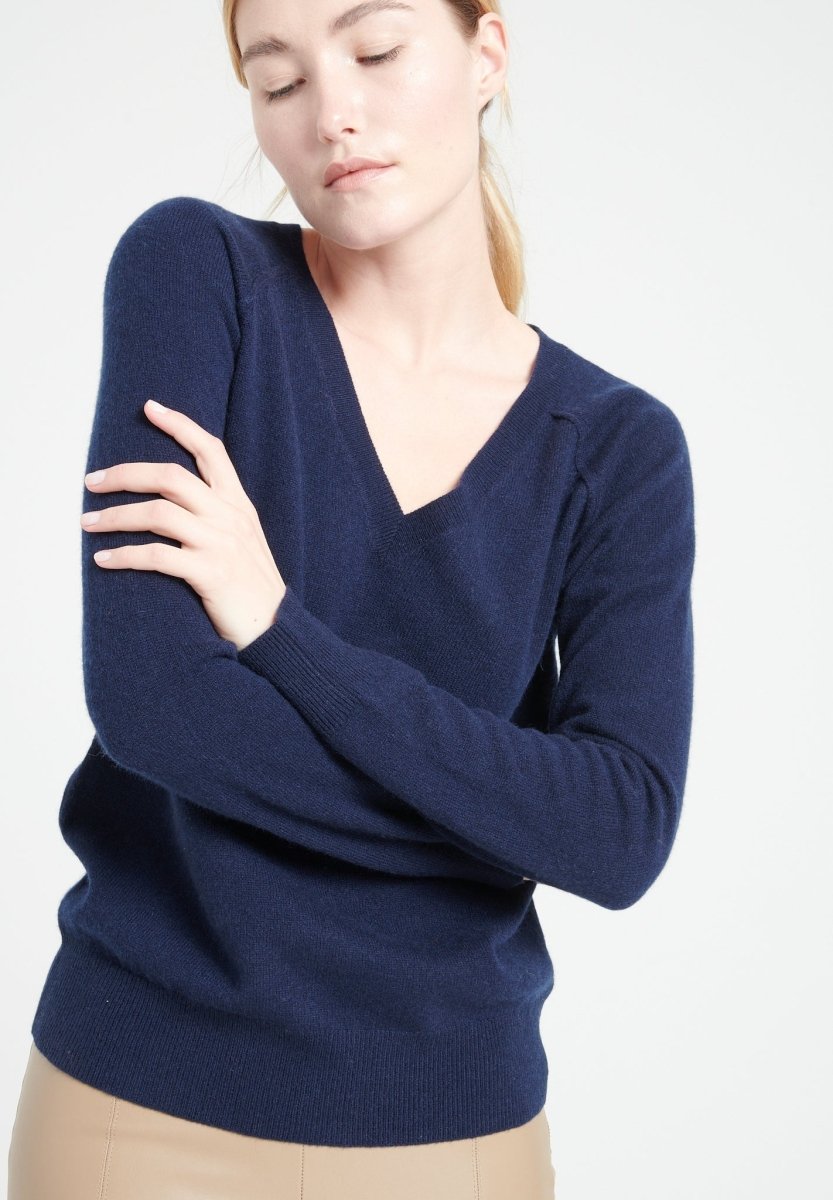 Pull col V femme en cachemire bleu marine - LILLY 6